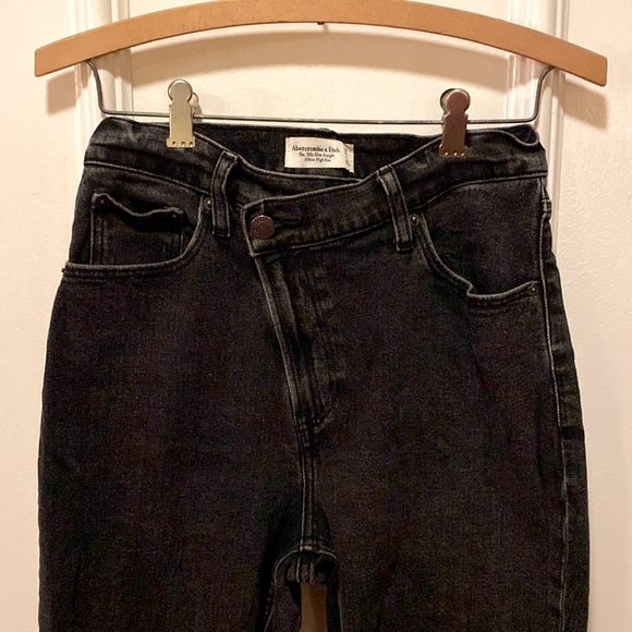 Abercrombie & Fitch The 90s Slim Straight Ultra High Rise Black Jeans Size 27/4 - Picture 1 of 7